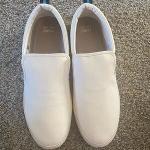 Women’s Tom’s canvas slip on shoe size 11 white/cream color